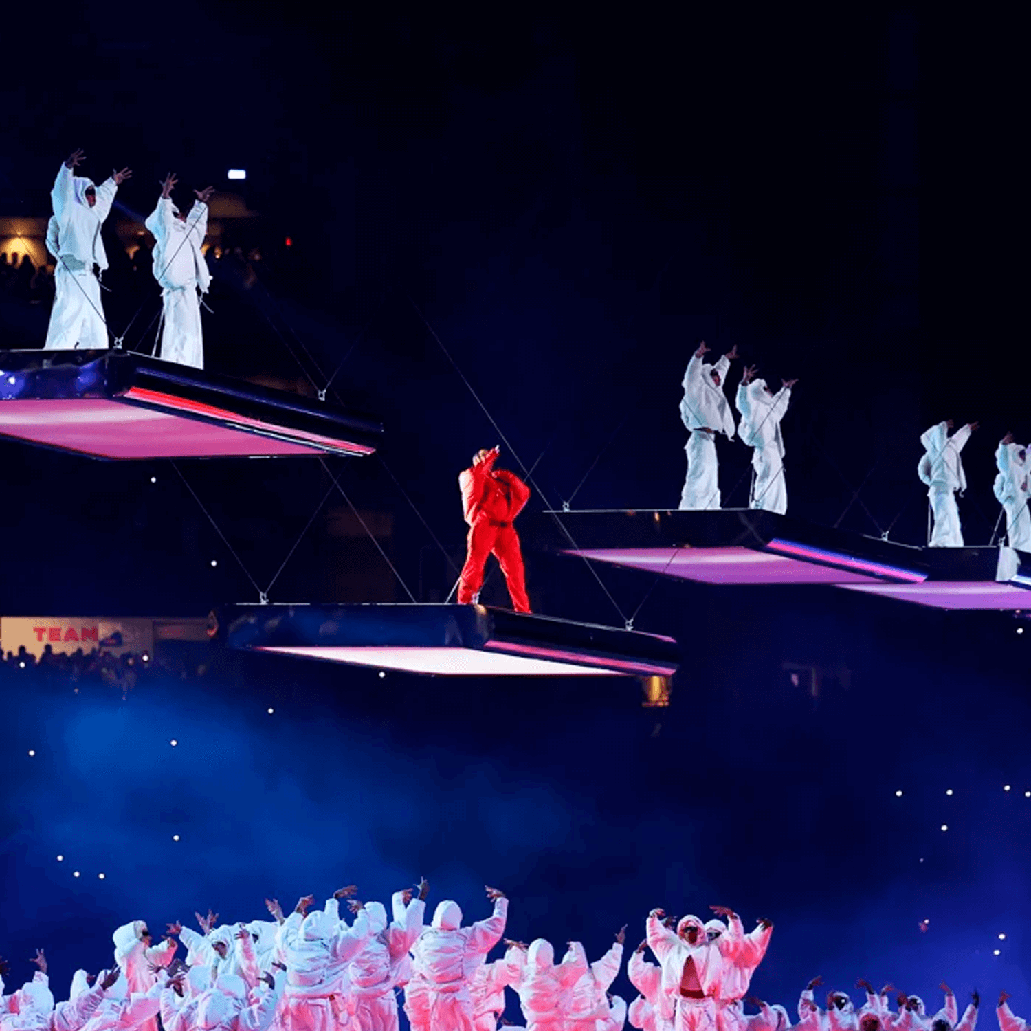 ¡El parecido entre el Show de Rihanna en el Super Bowl con Super Smash Bros!