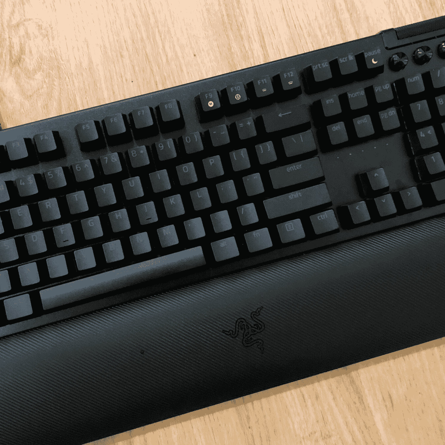 ¡Razer lanza un nuevo teclado gamer “BlackWidow V4 Pro Gaming”!